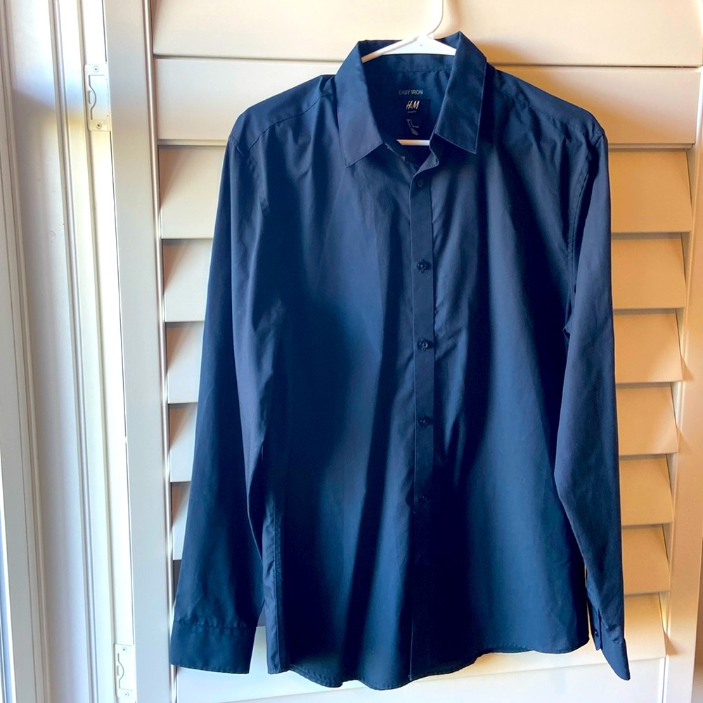 Men’s long sleeve button down shirt. Size large. Easy iron. H & M